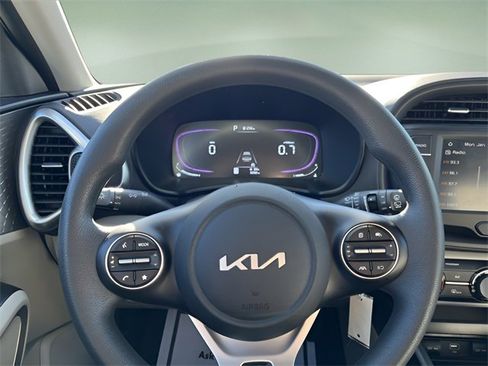 Used 2025 Kia Soul LX w/ LX Technology Package image 15