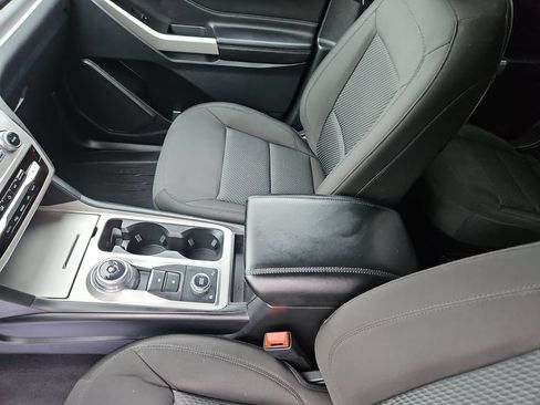 Used 2023 Ford Explorer XLT AWD/4WD image 25