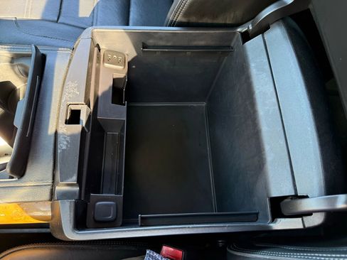 Used 2017 GMC Yukon Denali image 32