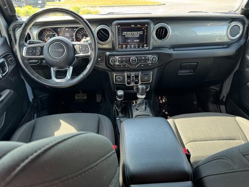 Used 2022 Jeep Wrangler Unlimited Sahara w/ Cold Weather Group AWD/4WD image 11