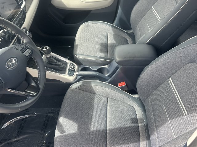 Certified 2025 Hyundai Venue Limited FWD image 15
