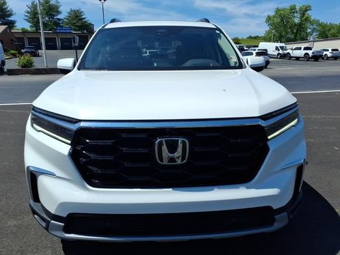 Used 2024 Honda Pilot Elite image 4
