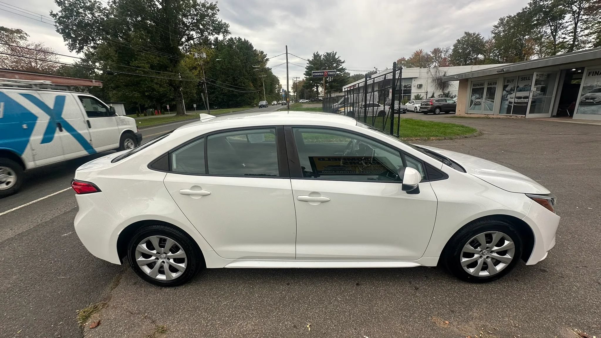 Used 2021 Toyota Corolla LE FWD image 4