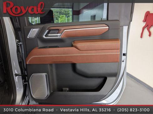 Used 2024 GMC Sierra 2500 Denali Ultimate AWD/4WD image 9