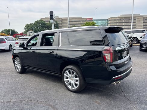 Used 2024 Chevrolet Suburban High Country w/ Premium Package AWD/4WD image 5
