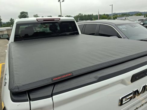 Used 2022 GMC Sierra 1500 Elevation w/ LPO, Elevation Black Package AWD/4WD image 10