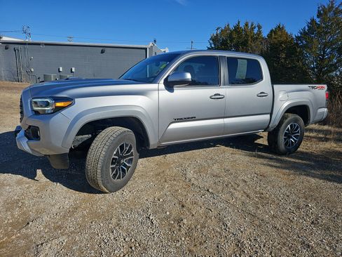 Used 2023 Toyota Tacoma TRD Sport w/ Technology Package image 8