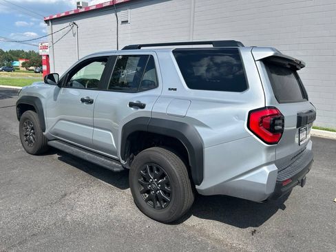 Used 2025 Toyota 4Runner SR5 AWD/4WD image 7