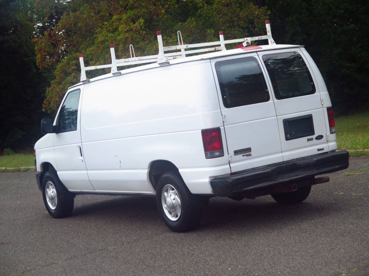 Used 2013 Ford E-250 and Econoline 250 w/ Commercial Cargo Van Pkg RWD image 16