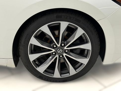 Used 2019 Nissan Maxima Platinum w/ Sport Mat Group FWD image 11