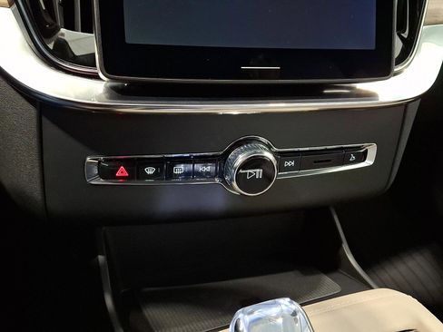 New 2026 Volvo XC90 B6 Plus w/ Protection Package Premier image 17