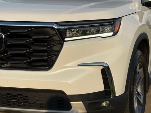 Used 2025 Honda Pilot EX-L image 11