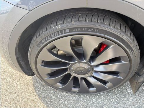 Used 2022 Tesla Model Y Performance image 10