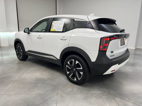 Used 2025 Nissan Kicks SV AWD/4WD image 6