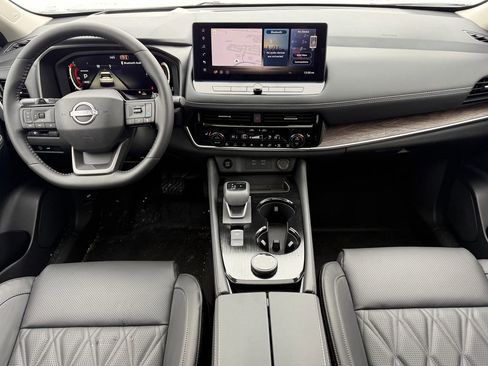 New 2026 Nissan Rogue Platinum w/ Platinum Premium Package image 3