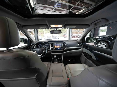 Used 2015 Toyota Highlander XLE image 19