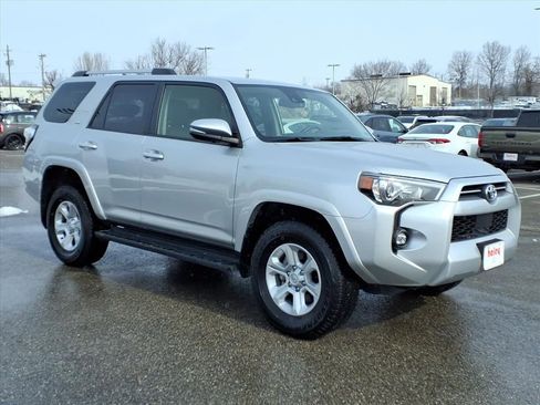 Used 2024 Toyota 4Runner SR5 Premium image 2