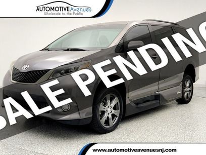 Used 2017 Toyota Sienna SE Premium