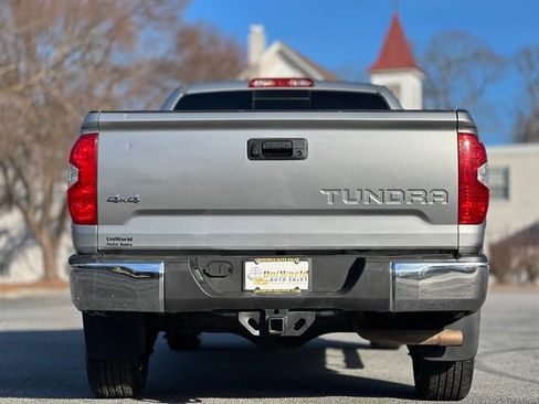 Used 2017 Toyota Tundra SR5 w/ SR5 Upgrade Package AWD/4WD image 6