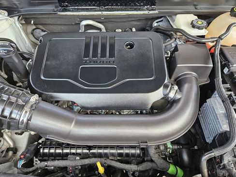 Used 2023 GMC Acadia SLE image 33