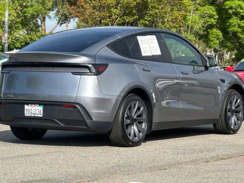Used 2026 Tesla Model Y 2WD image 5
