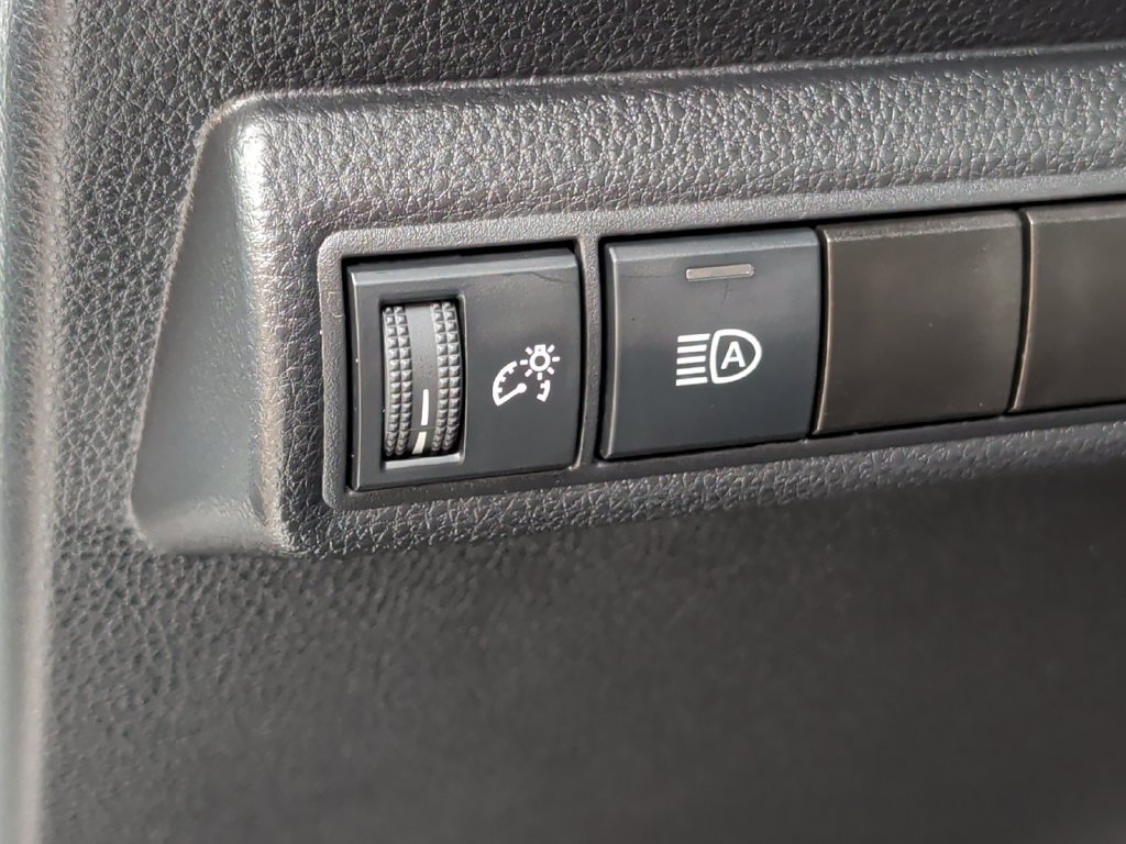 Used 2025 Toyota Corolla LE FWD image 14