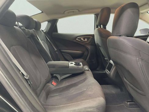 Used 2015 Chrysler 200 Limited w/ Convenience Group image 18