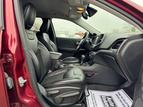 Used 2019 Jeep Cherokee Trailhawk image 19