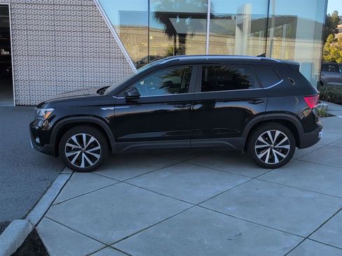 Used 2022 Volkswagen Taos SE image 7
