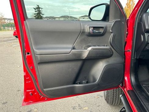 Used 2023 Toyota Tacoma TRD Off-Road image 19