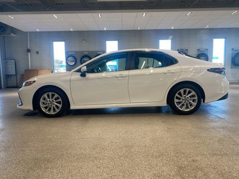 Used 2024 Toyota Camry LE FWD image 9