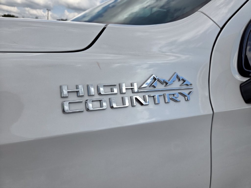 Used 2024 Chevrolet Tahoe High Country AWD/4WD image 3
