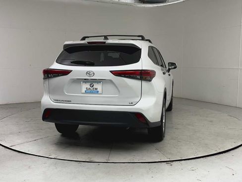 Used 2023 Toyota Highlander LE FWD image 2