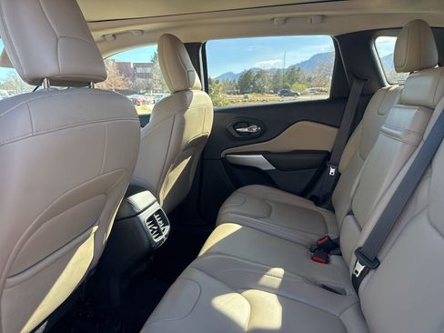 Used 2017 Jeep Cherokee Limited image 13