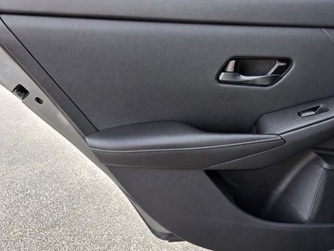 Used 2025 Nissan Sentra SV FWD image 31