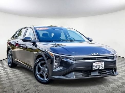 Certified 2025 Kia K4 FWD image 3