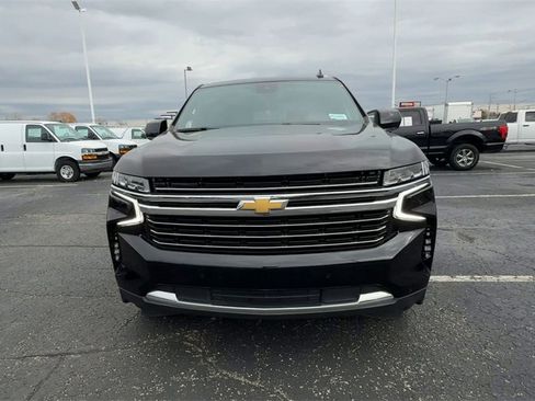 Used 2023 Chevrolet Suburban LT image 3