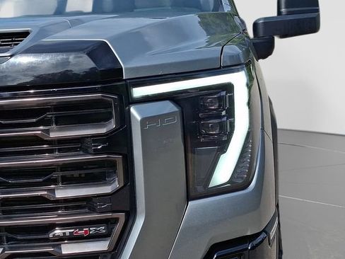 Used 2025 GMC Sierra 2500 AT4X AWD/4WD image 11
