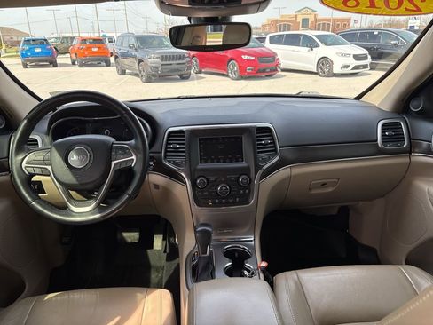 Used 2018 Jeep Grand Cherokee Limited image 10