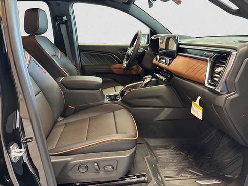 New 2026 GMC Canyon AT4 w/ AT4 Premium Package AWD/4WD image 16