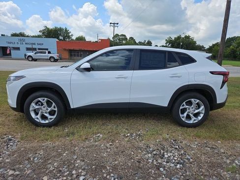 New 2026 Chevrolet Trax LS w/ LS Convenience Package FWD image 41