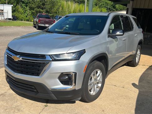 Used 2022 Chevrolet Traverse LS FWD image 2
