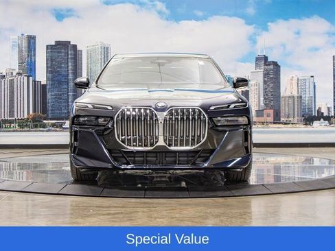 Used 2025 BMW 760i xDrive w/ Premium Package AWD/4WD image 3