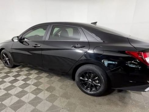 Used 2021 Hyundai Elantra SE FWD image 8