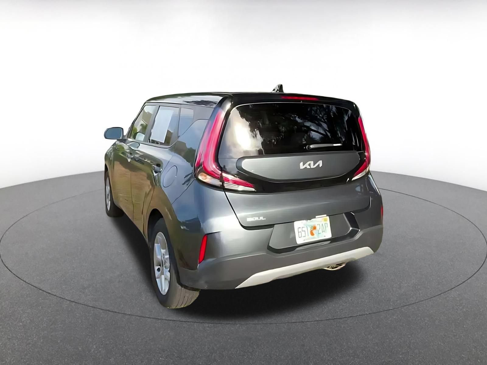 Used 2025 Kia Soul LX w/ LX Technology Package FWD image 10