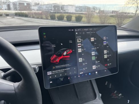 Used 2021 Tesla Model 3 Performance image 9