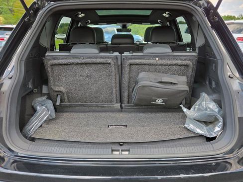 Used 2023 Volkswagen Tiguan SE R-Line FWD image 60