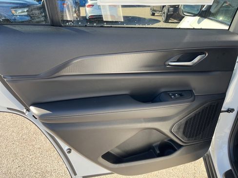 New 2025 Jeep Grand Cherokee L Laredo image 16