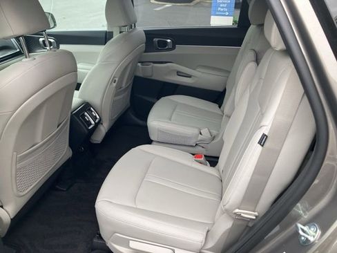 Used 2025 Kia Sorento EX w/ EX Panoramic Sunroof Package AWD/4WD image 12
