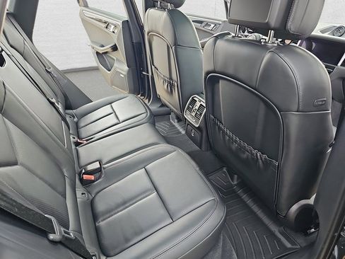 Used 2024 Porsche Macan image 11